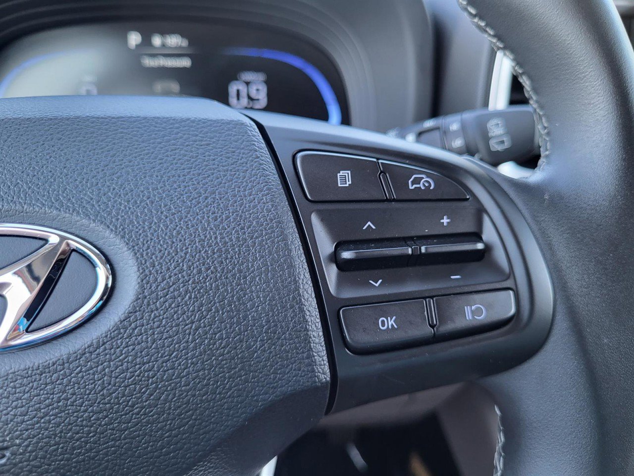 Used 2025 Hyundai Venue SEL image 22