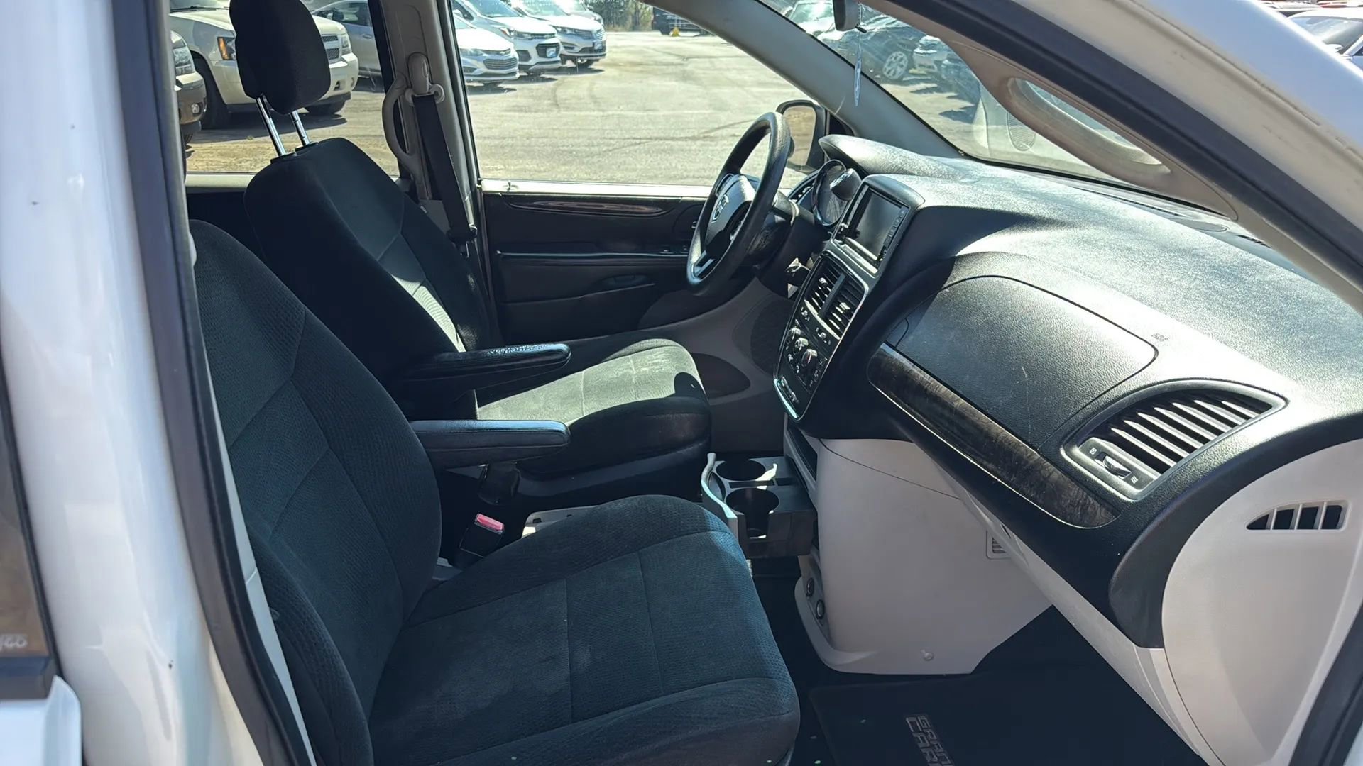 Used 2011 Dodge Grand Caravan Mainstreet w/ PWR Convenience Group FWD image 2