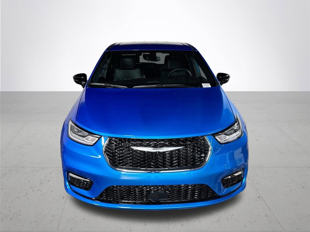 New 2026 Chrysler Pacifica Select AWD/4WD image 3
