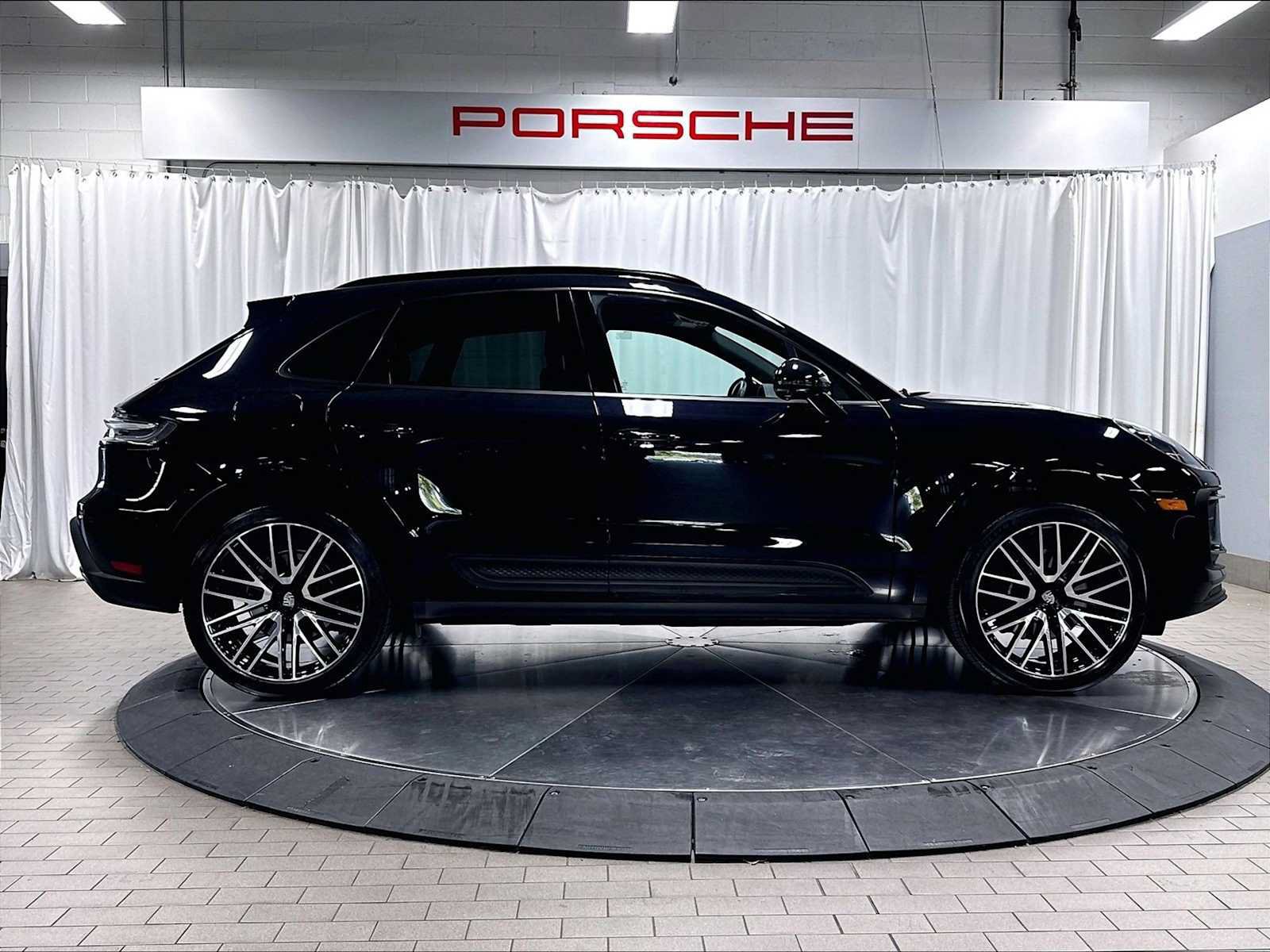 Used 2026 Porsche Macan AWD/4WD image 10