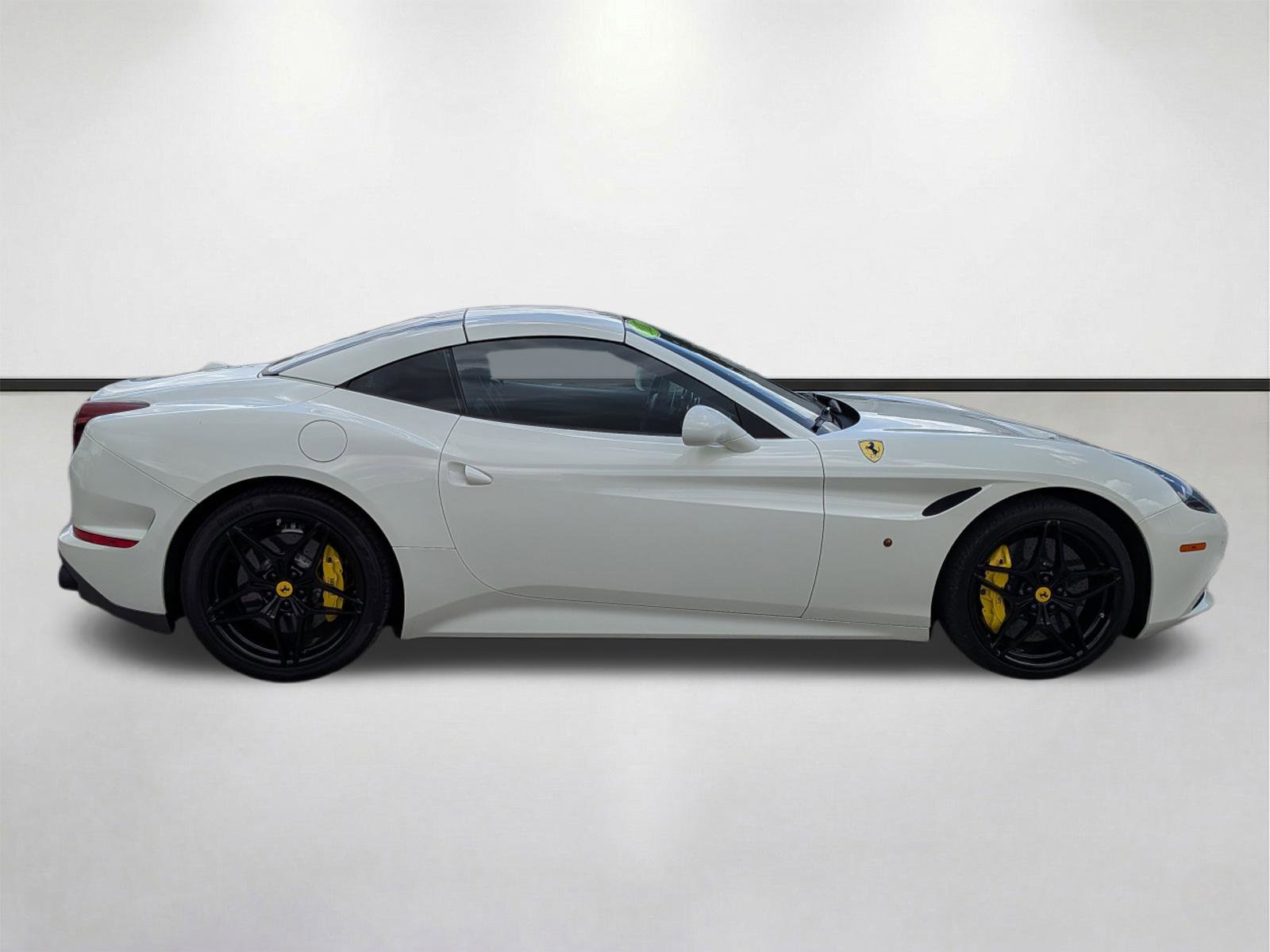 Used 2017 Ferrari California T image 3