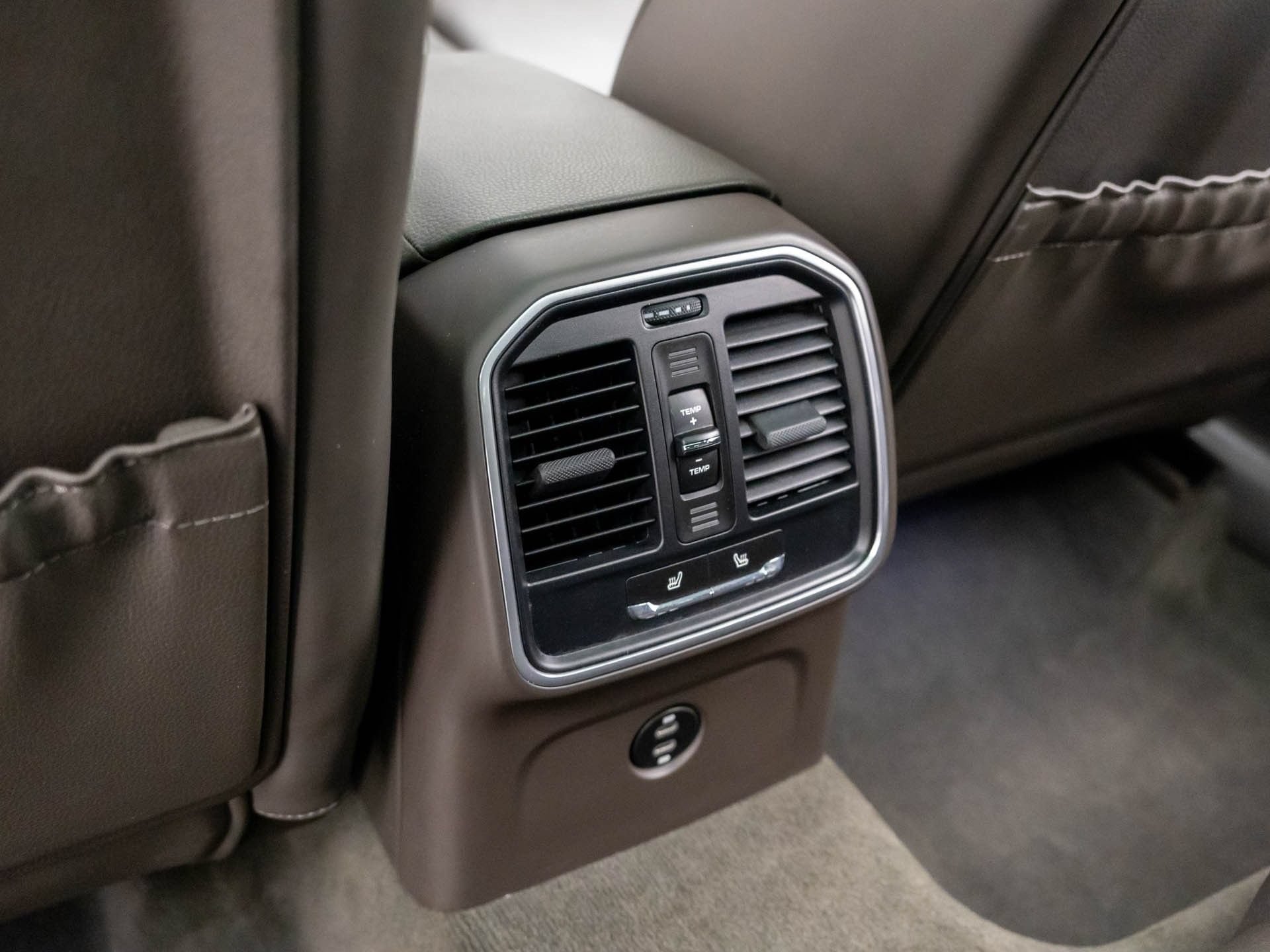 Certified 2023 Porsche Macan AWD/4WD image 20
