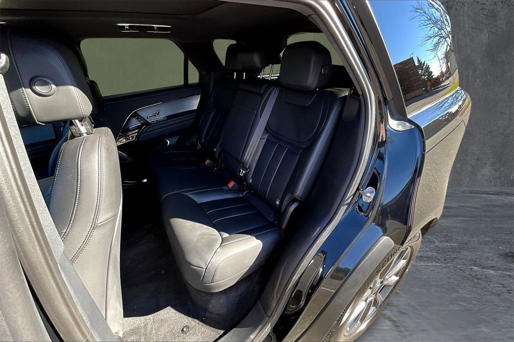 Used 2025 Land Rover Range Rover Sport image 21