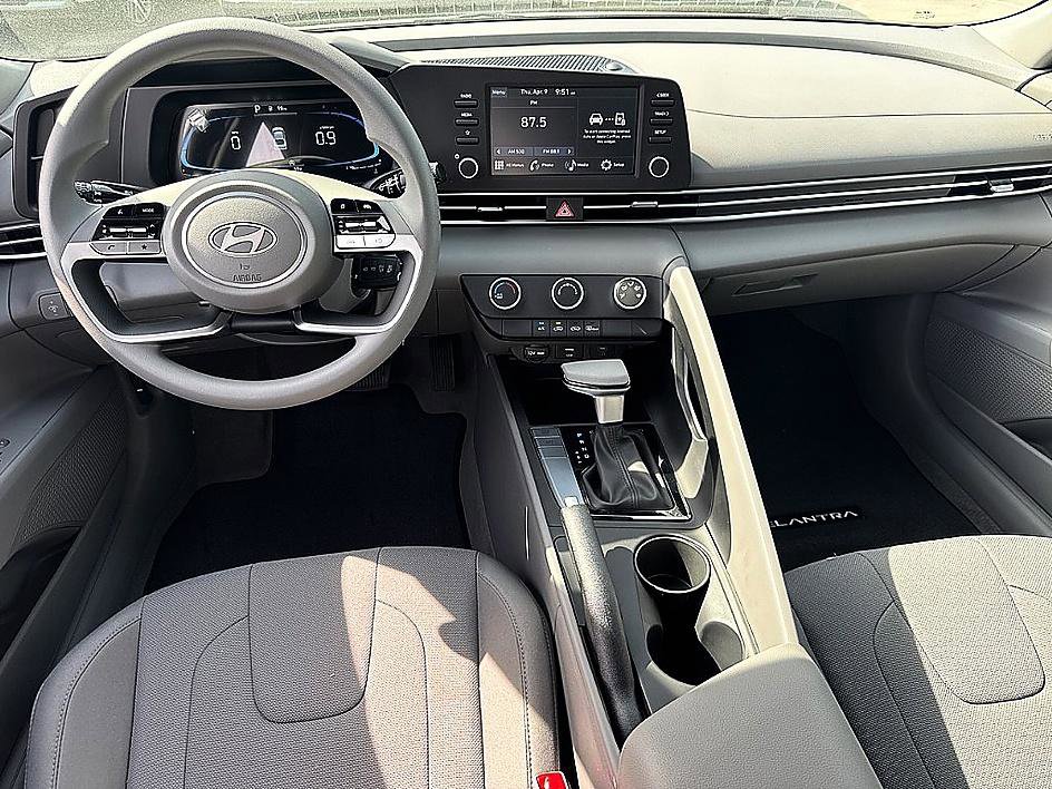New 2026 Hyundai Elantra SE FWD image 6