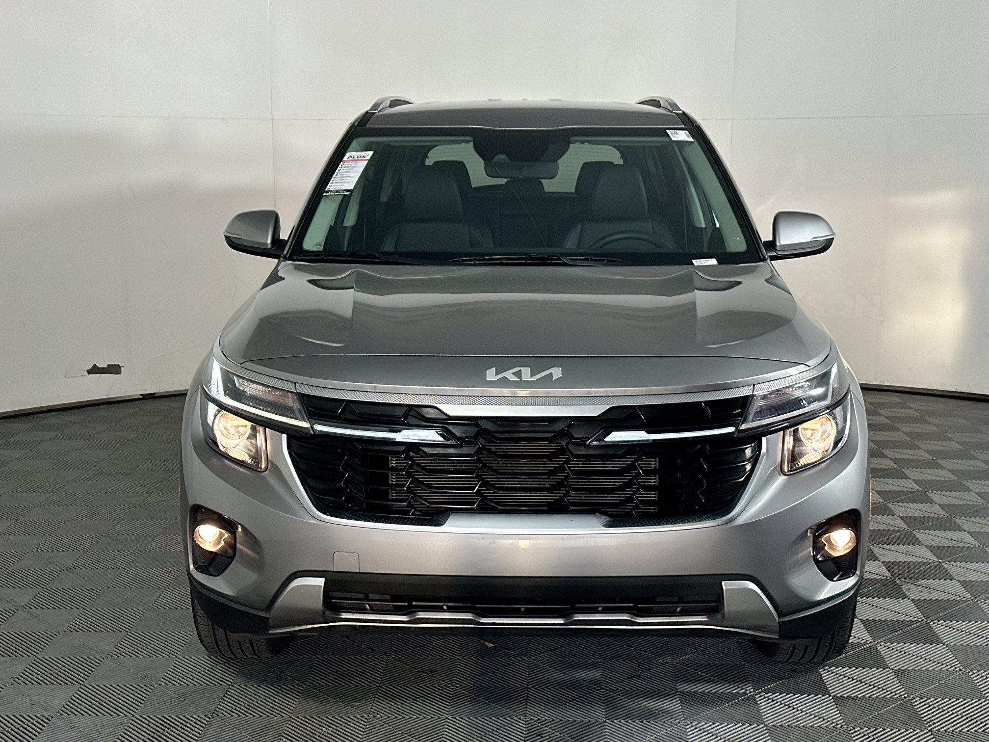 Used 2025 Kia Seltos EX FWD image 8