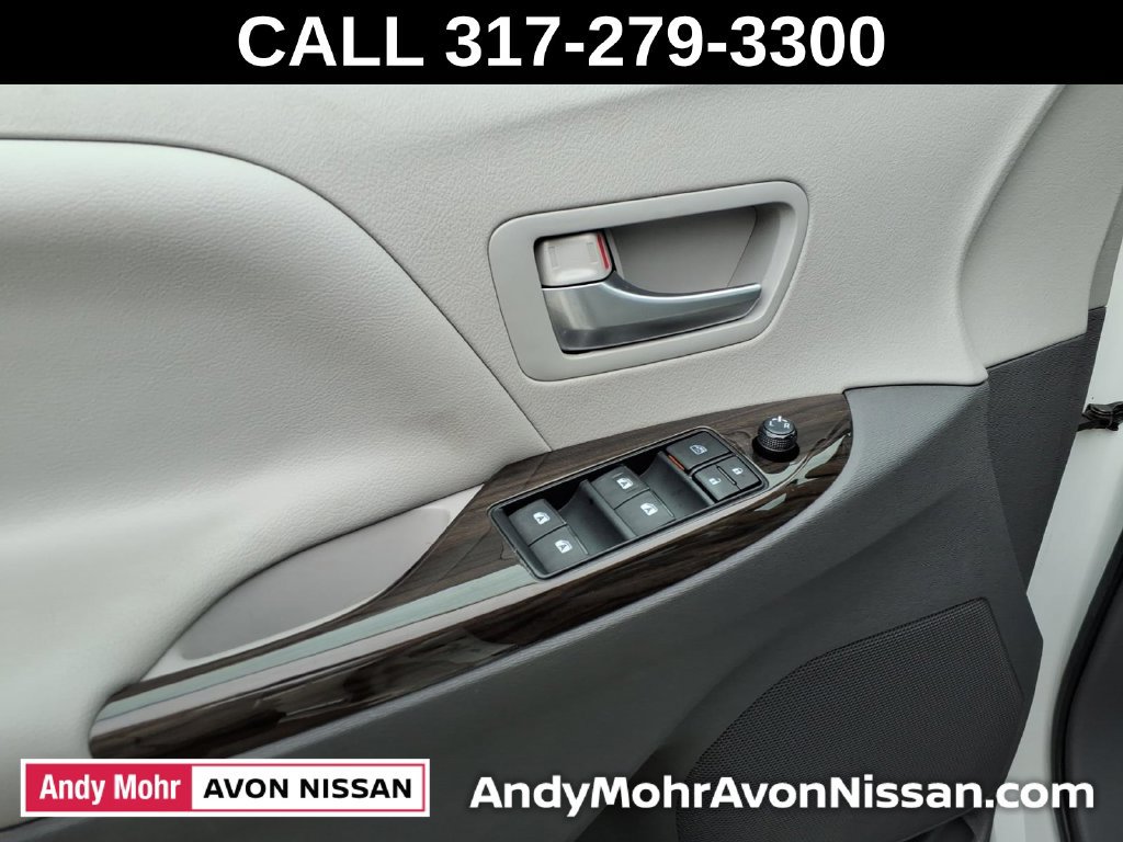 Used 2017 Toyota Sienna XLE Premium FWD image 16