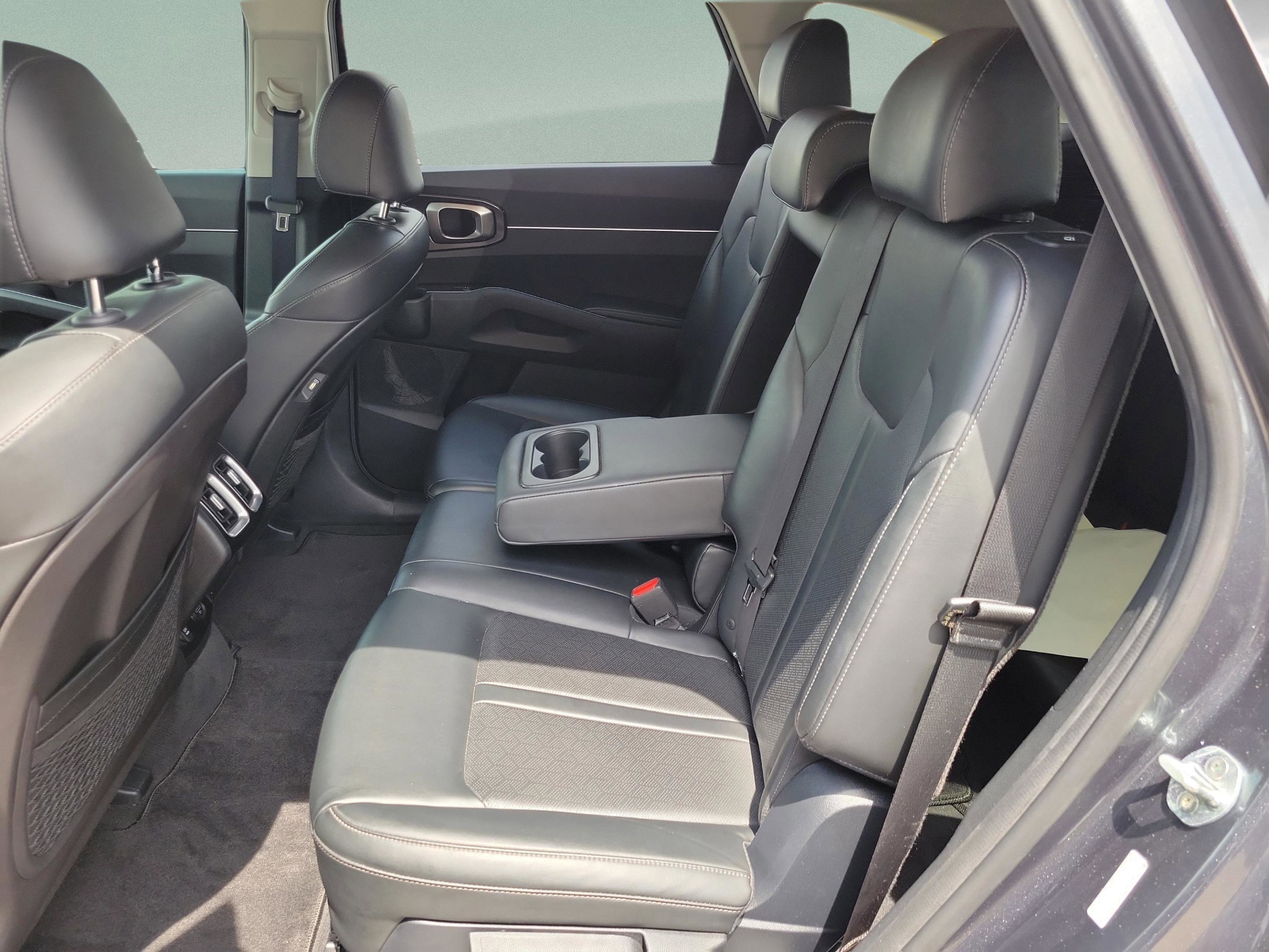 Used 2021 Kia Sorento S FWD image 13