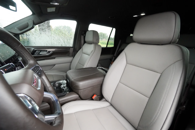 Used 2025 GMC Yukon Elevation AWD/4WD image 19