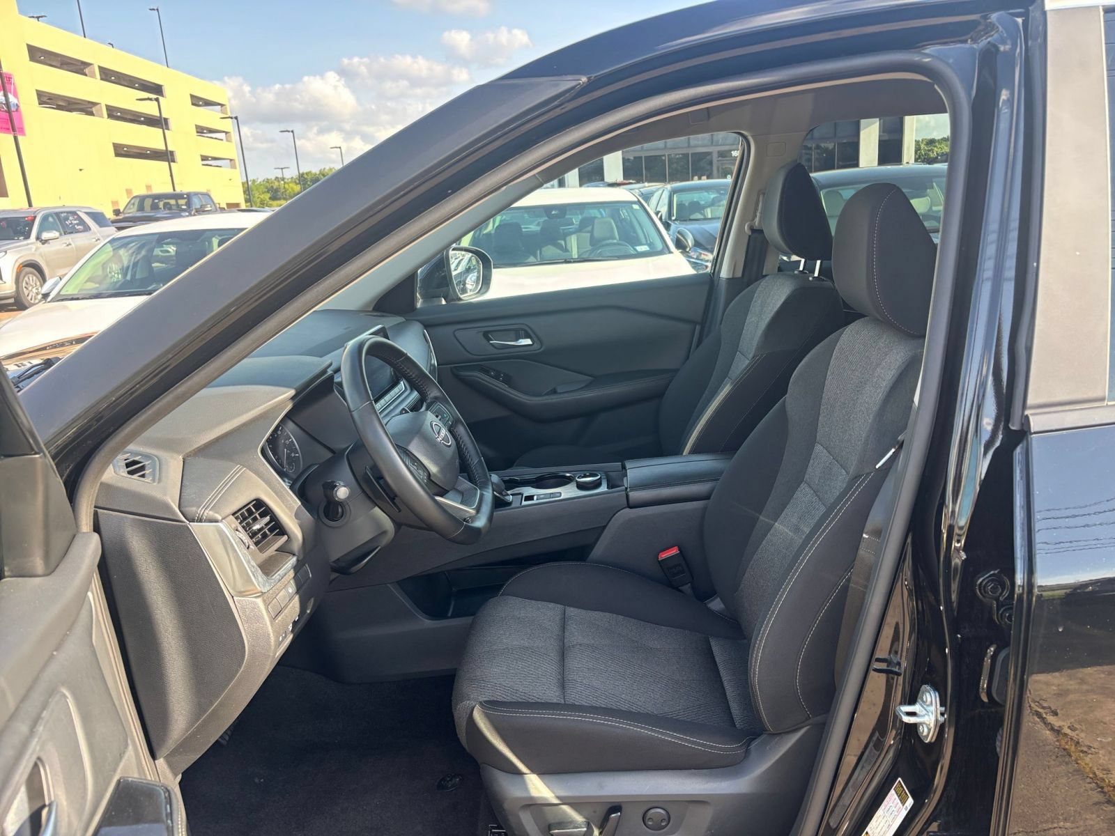 Used 2025 Nissan Rogue SV AWD/4WD image 29