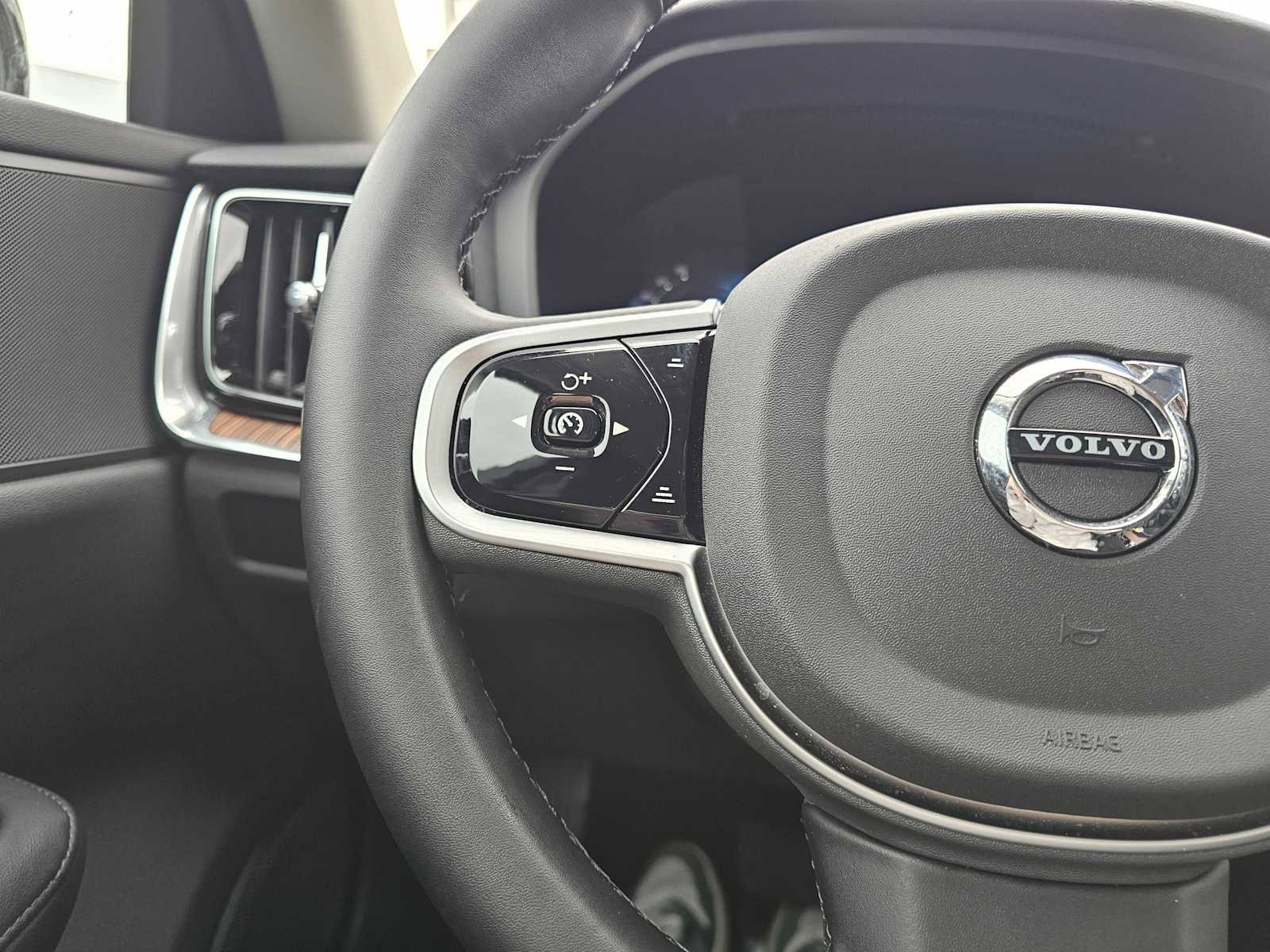 Certified 2025 Volvo V60 B5 Cross Country Plus AWD/4WD image 34