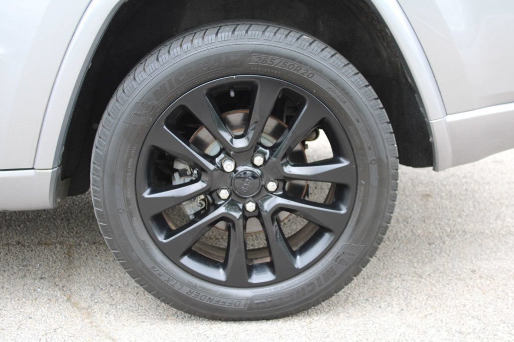 Used 2017 Jeep Grand Cherokee Altitude RWD image 33