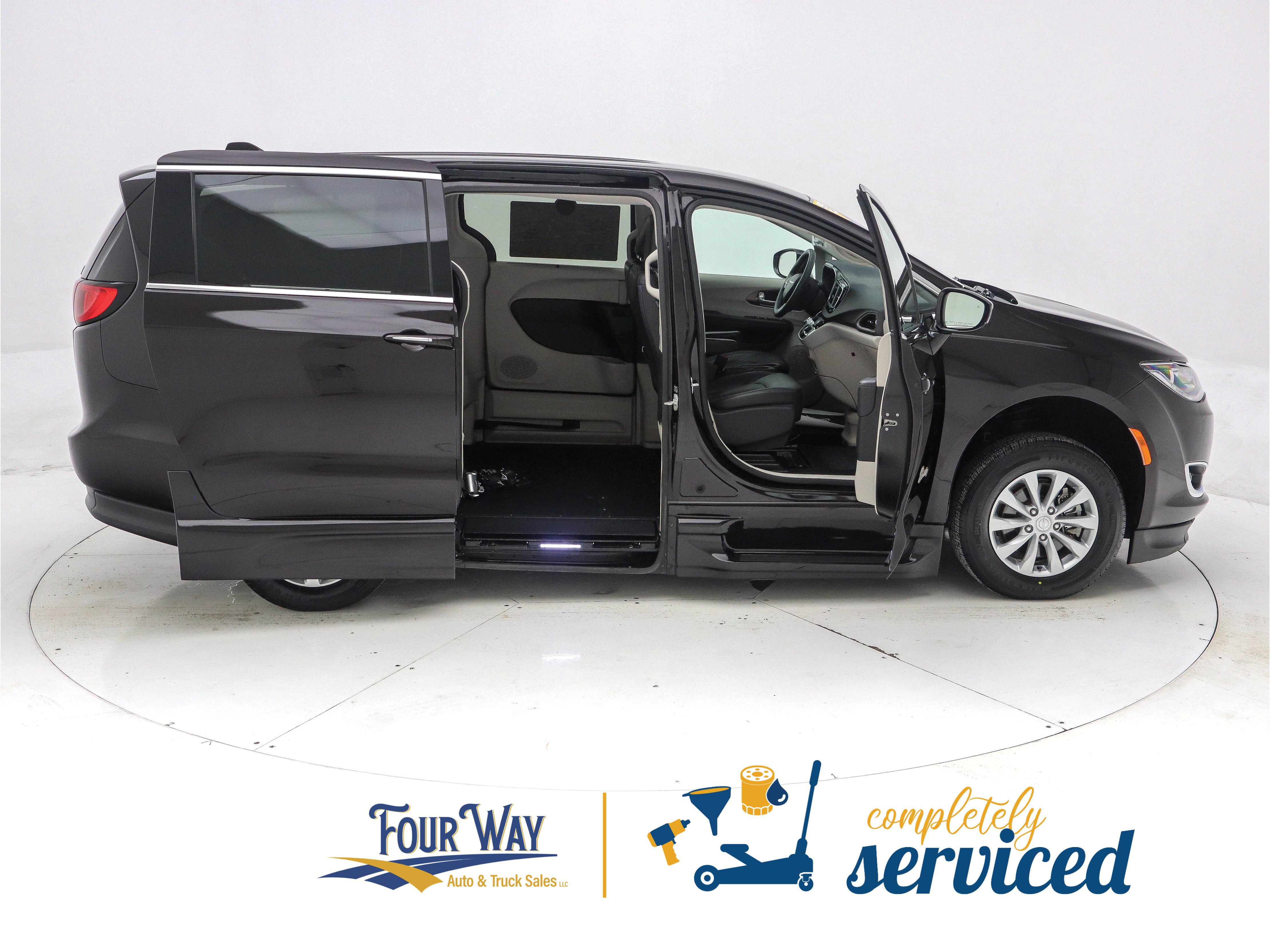 Used 2018 Chrysler Pacifica Touring Plus image 4