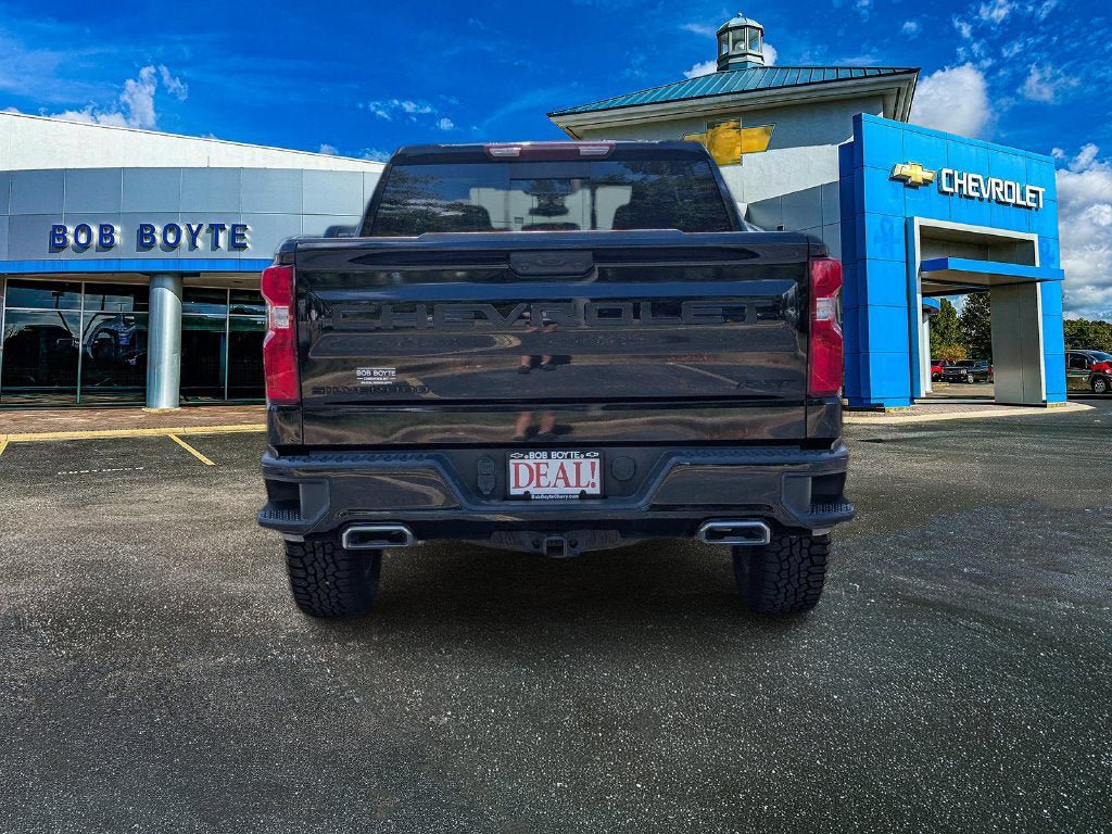 Used 2023 Chevrolet Silverado 1500 RST w/ Convenience Package II AWD/4WD image 4