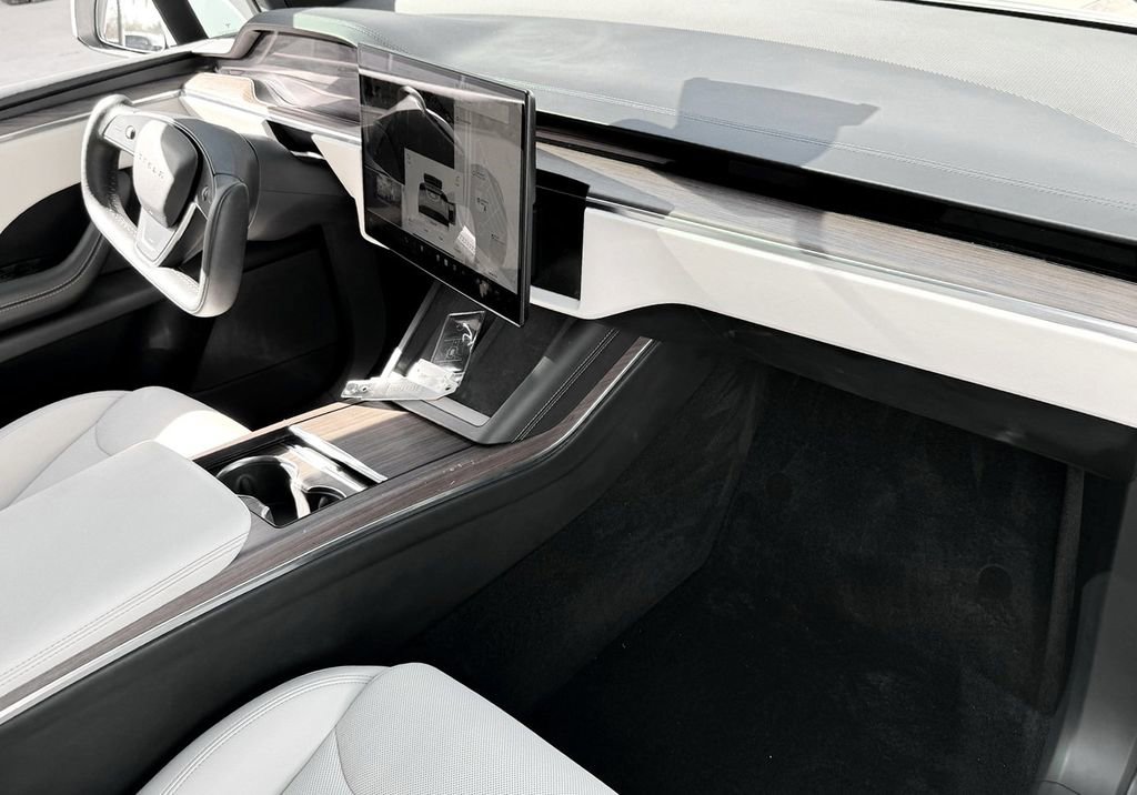 Used 2022 Tesla Model X image 31