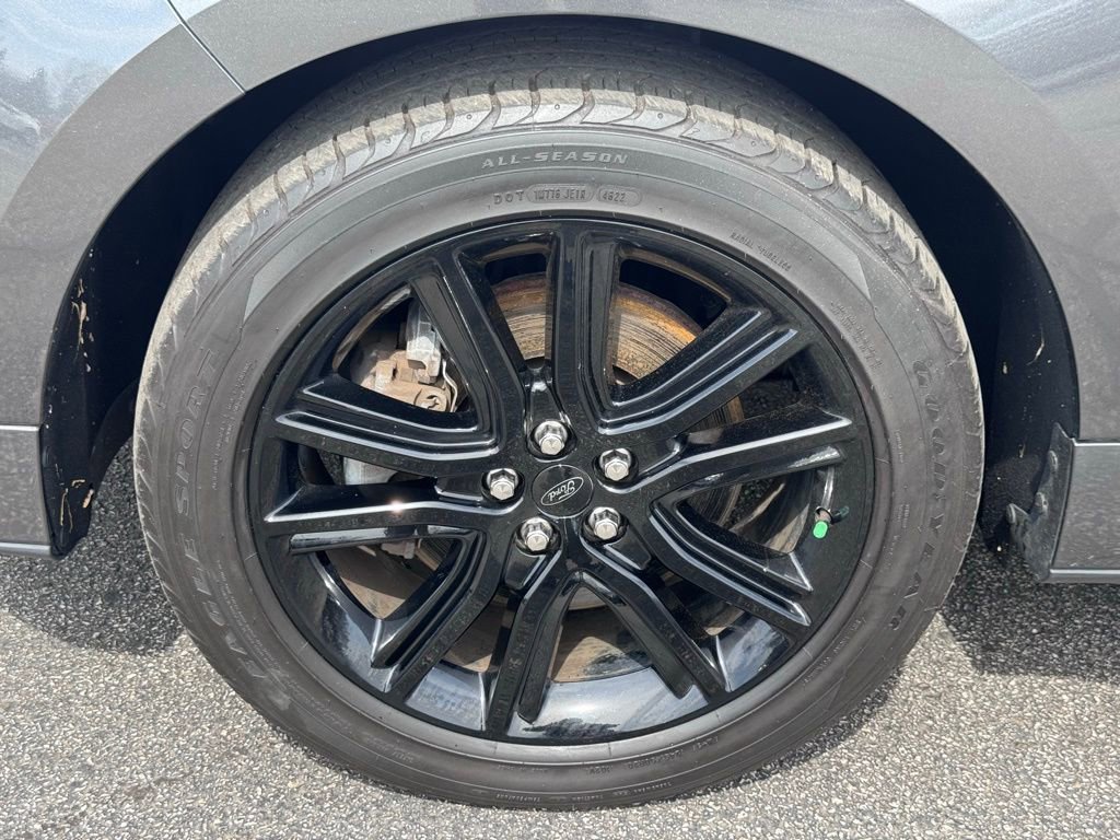 Certified 2020 Ford Edge ST-Line w/ Cold Weather Package AWD/4WD image 52