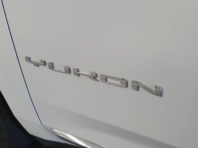 Used 2024 GMC Yukon SLT RWD image 10
