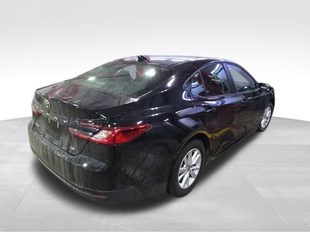 Used 2025 Toyota Camry LE image 5