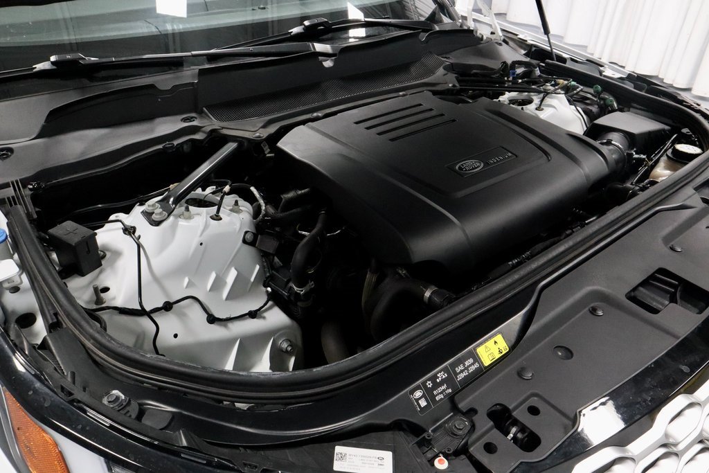 Used 2024 Land Rover Discovery S image 16