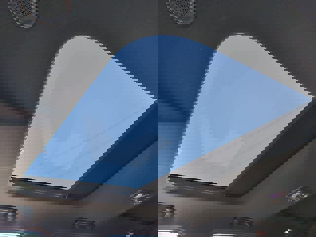 Used 2023 Land Rover Discovery S R-Dynamic image 17