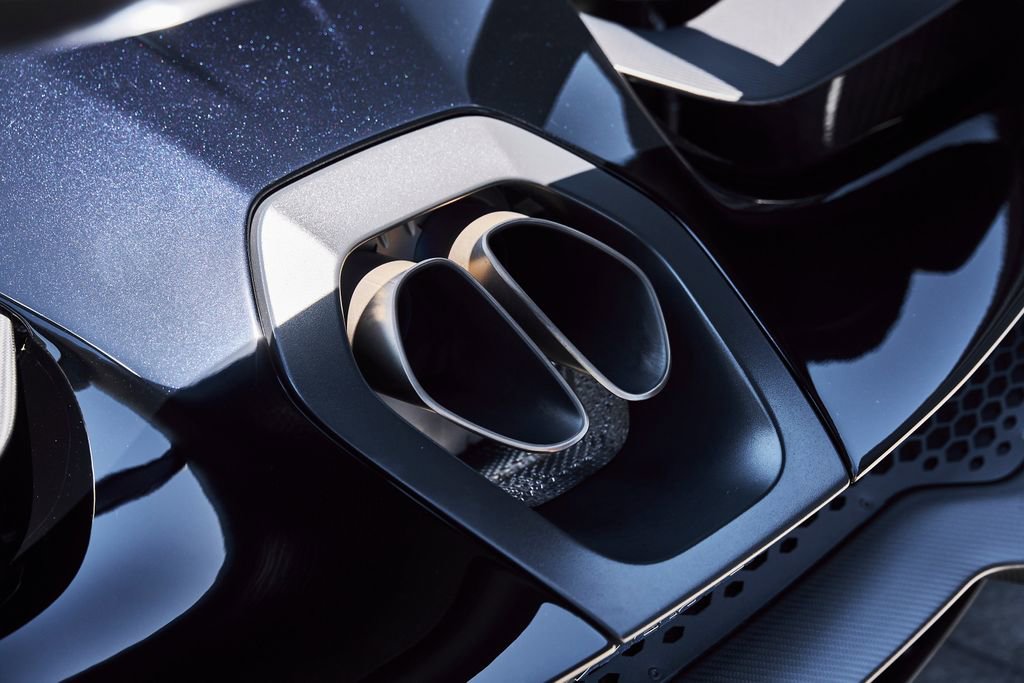 Used 2019 McLaren Senna RWD image 19