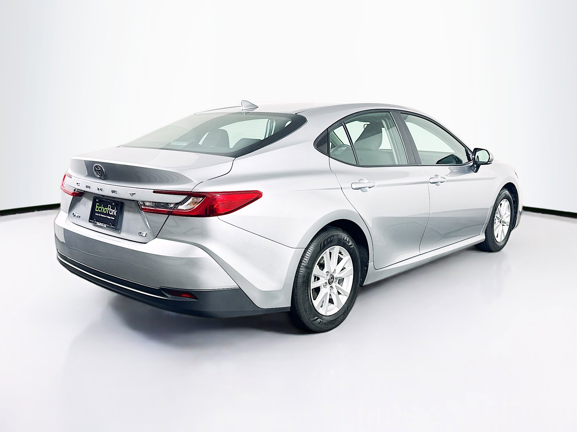Used 2025 Toyota Camry LE image 9