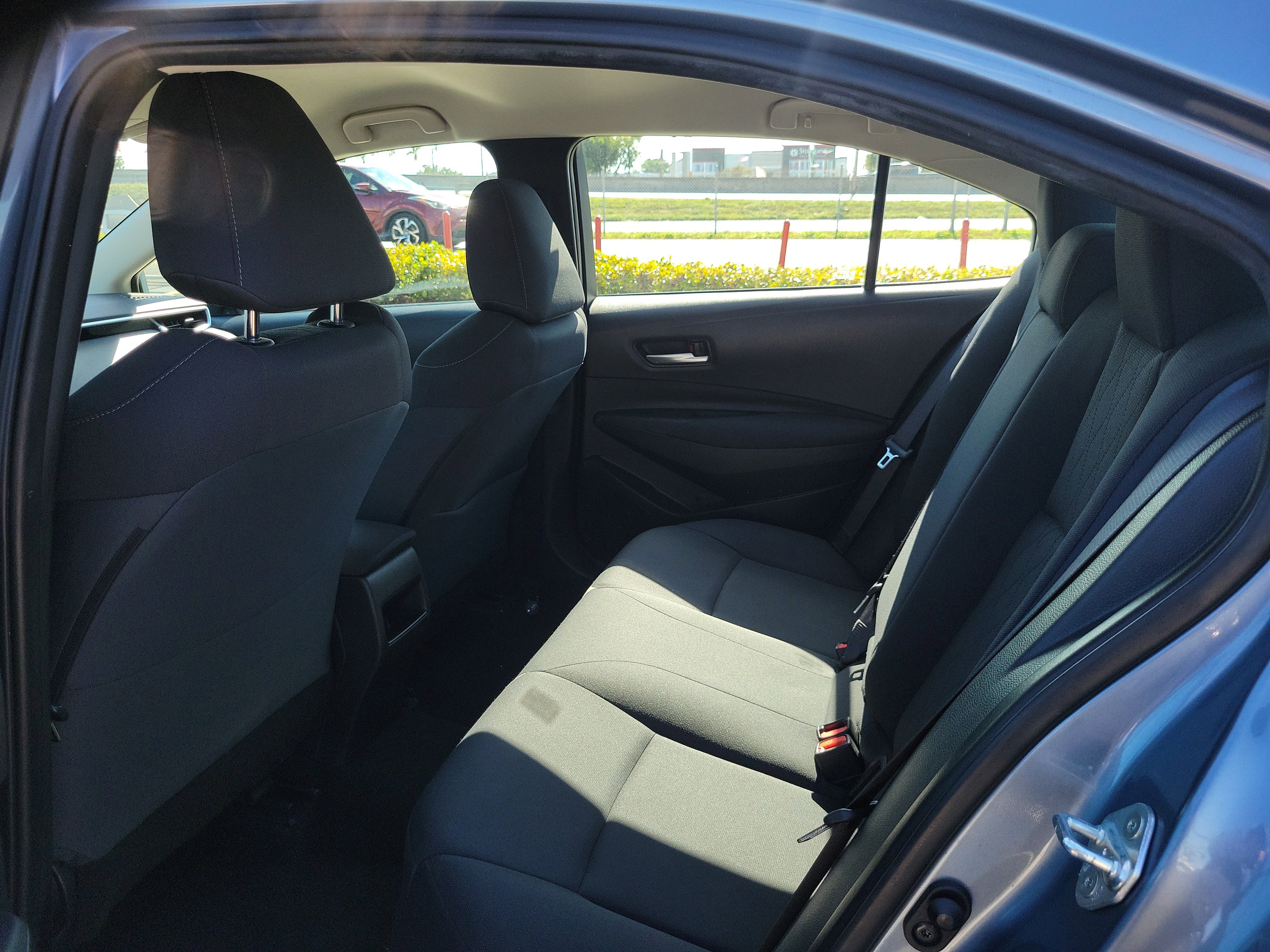 Used 2020 Toyota Corolla LE image 18