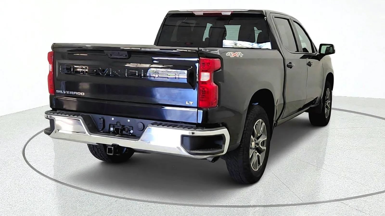 Used 2024 Chevrolet Silverado 1500 LT AWD/4WD image 8