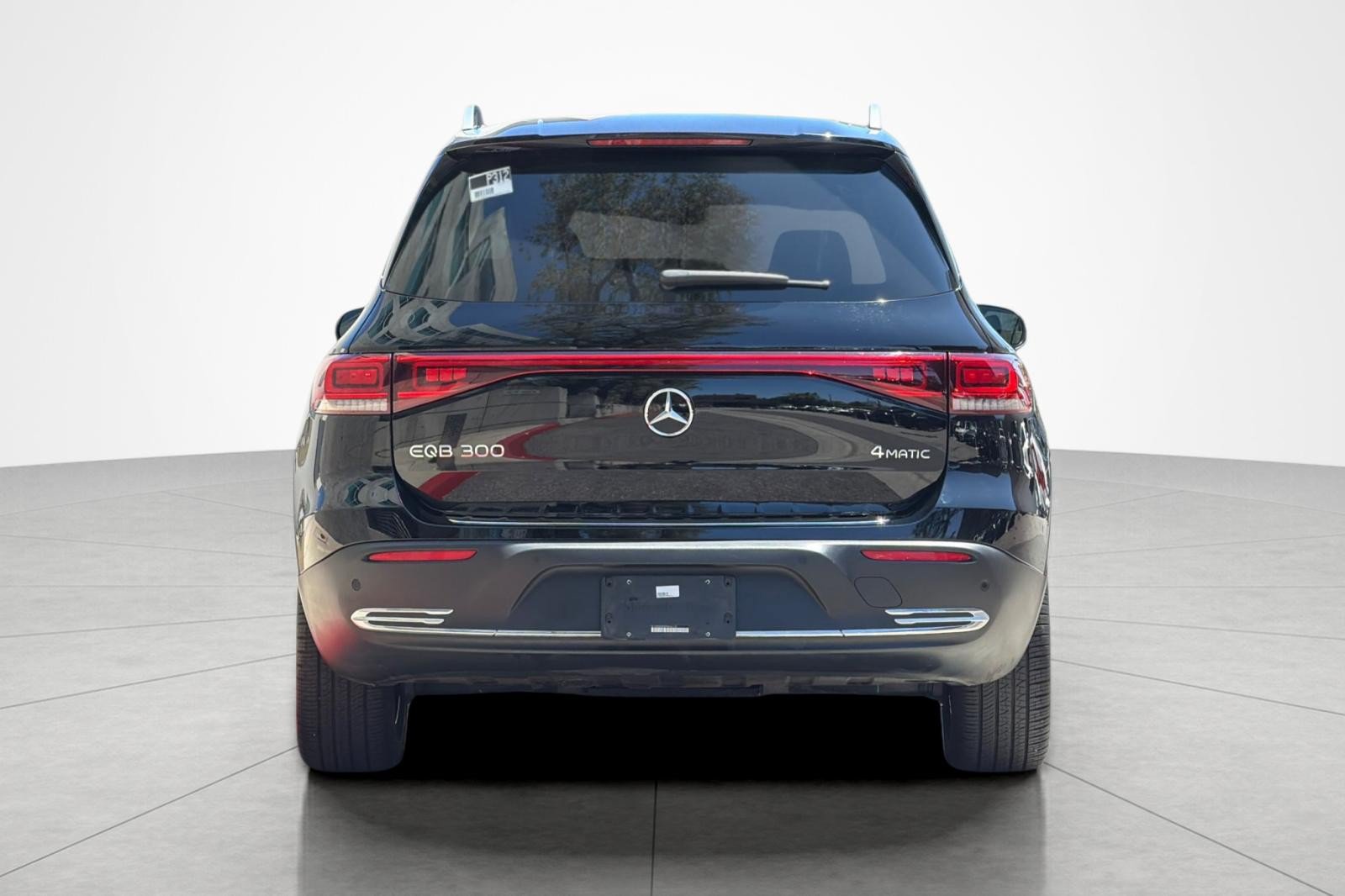 Used 2023 Mercedes-Benz EQB 300 4MATIC image 4