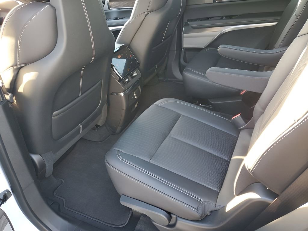 New 2026 Cadillac Vistiq Sport w/ LPO, Floor Liner Package image 20