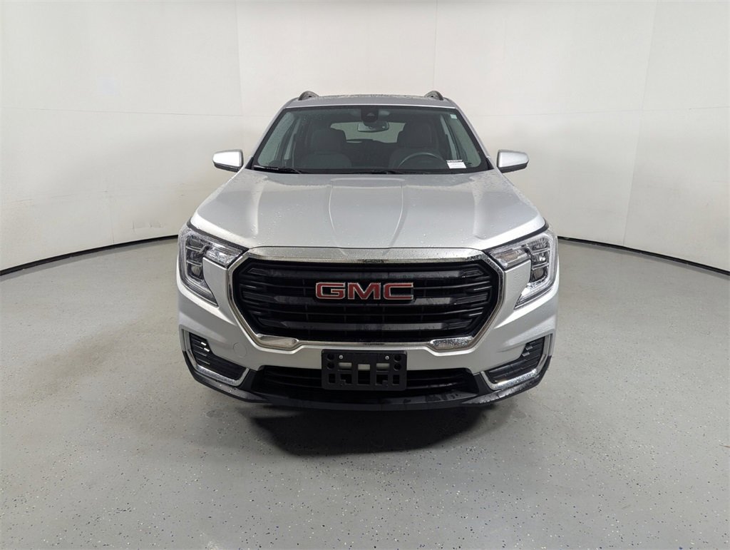 Used 2022 GMC Terrain SLE w/ Driver Convenience Package image 2