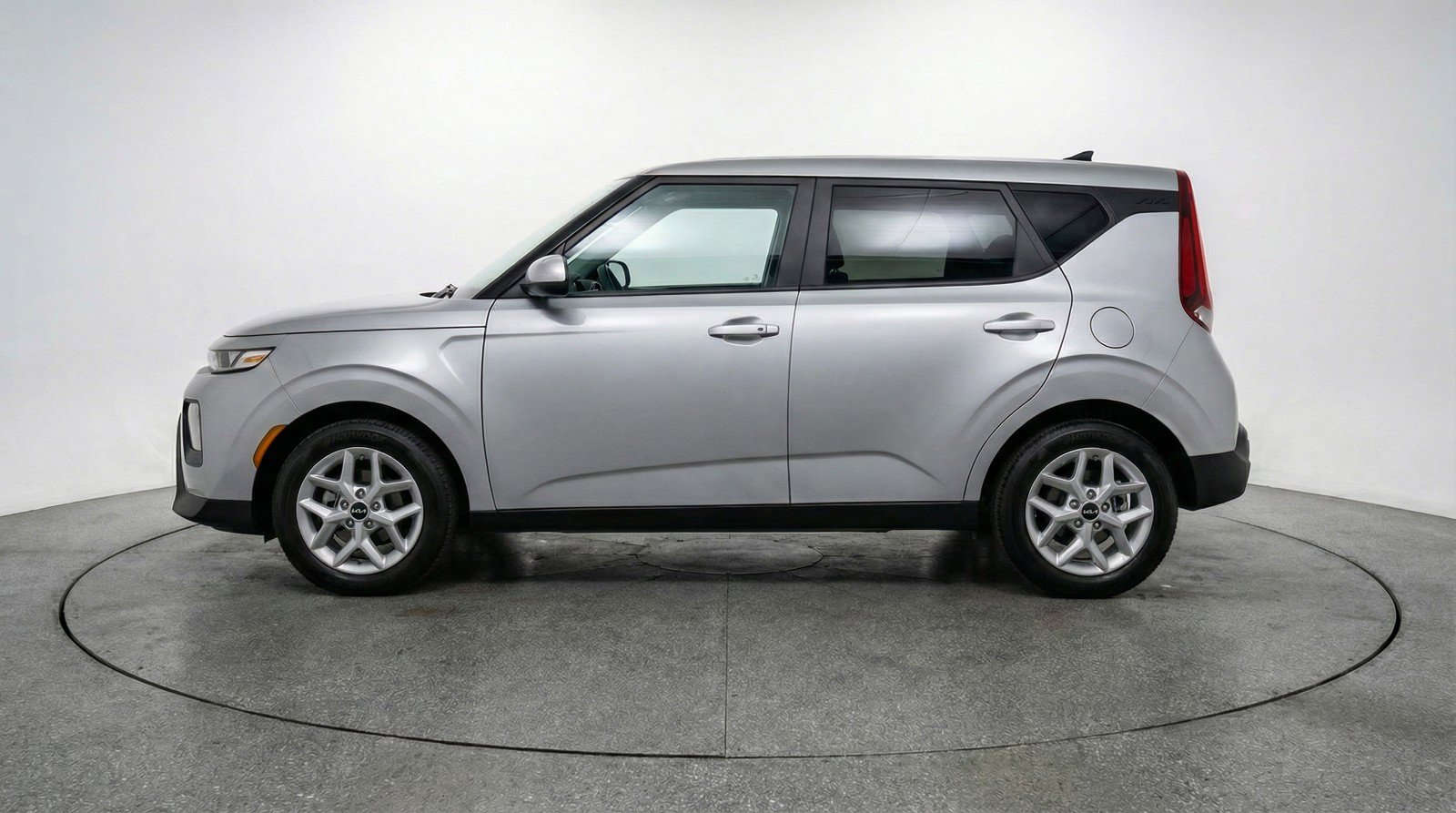Used 2025 Kia Soul LX w/ LX Technology Package image 5