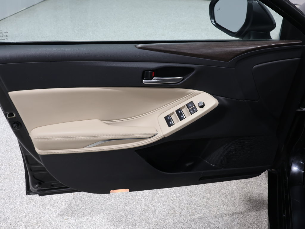 Used 2021 Toyota Avalon XLE w/ Carpet Mat Package (TMS) FWD image 12