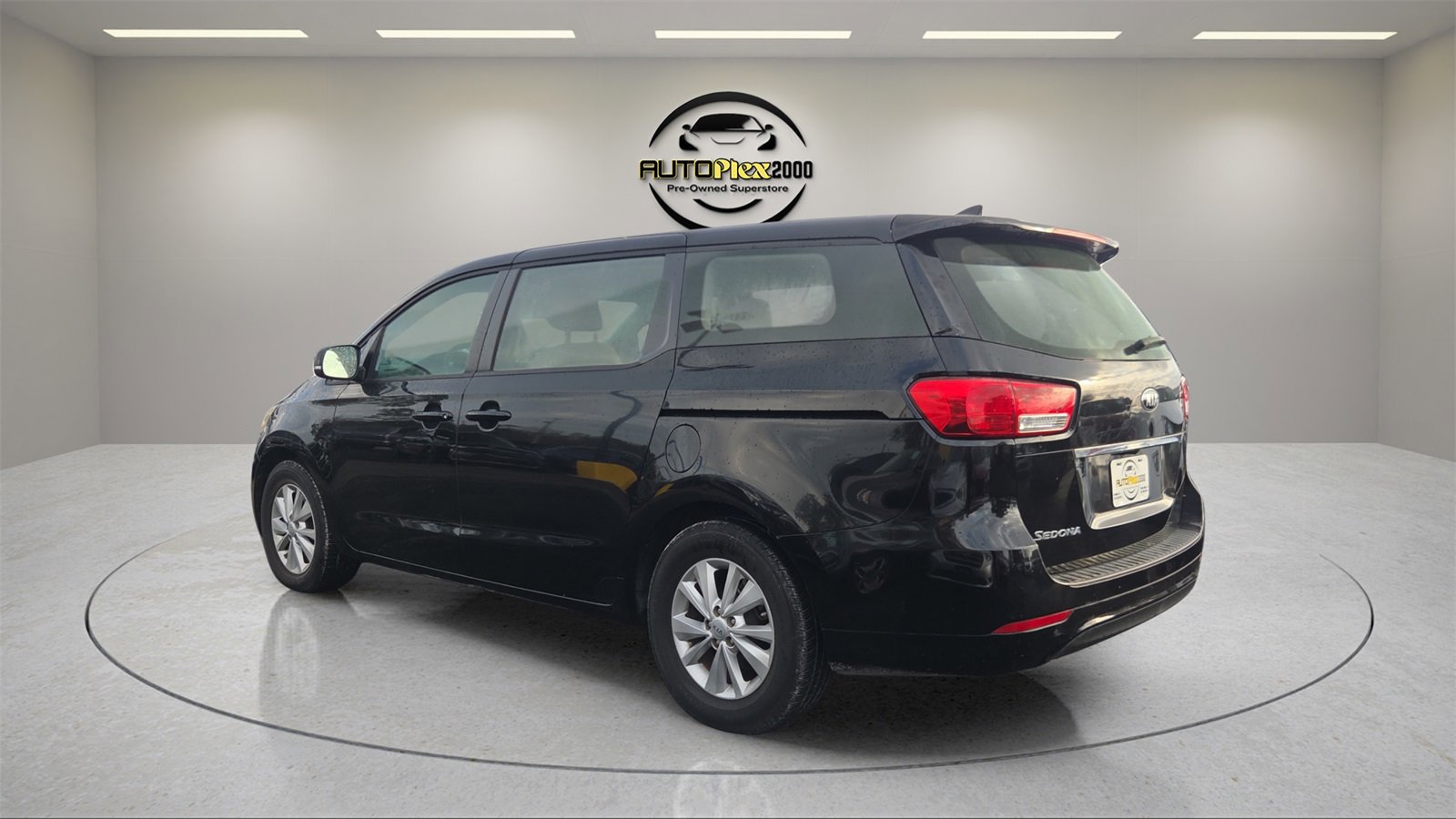 Used 2018 Kia Sedona L image 5