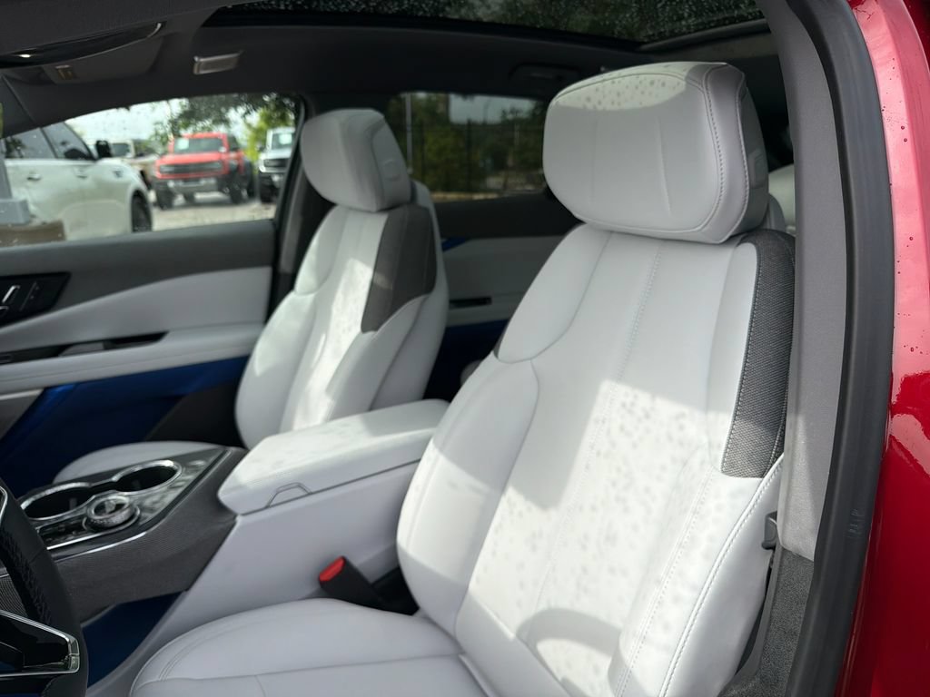 Certified 2025 Cadillac Optiq Sport 1 w/ LPO, Floor Liner Package AWD/4WD image 22