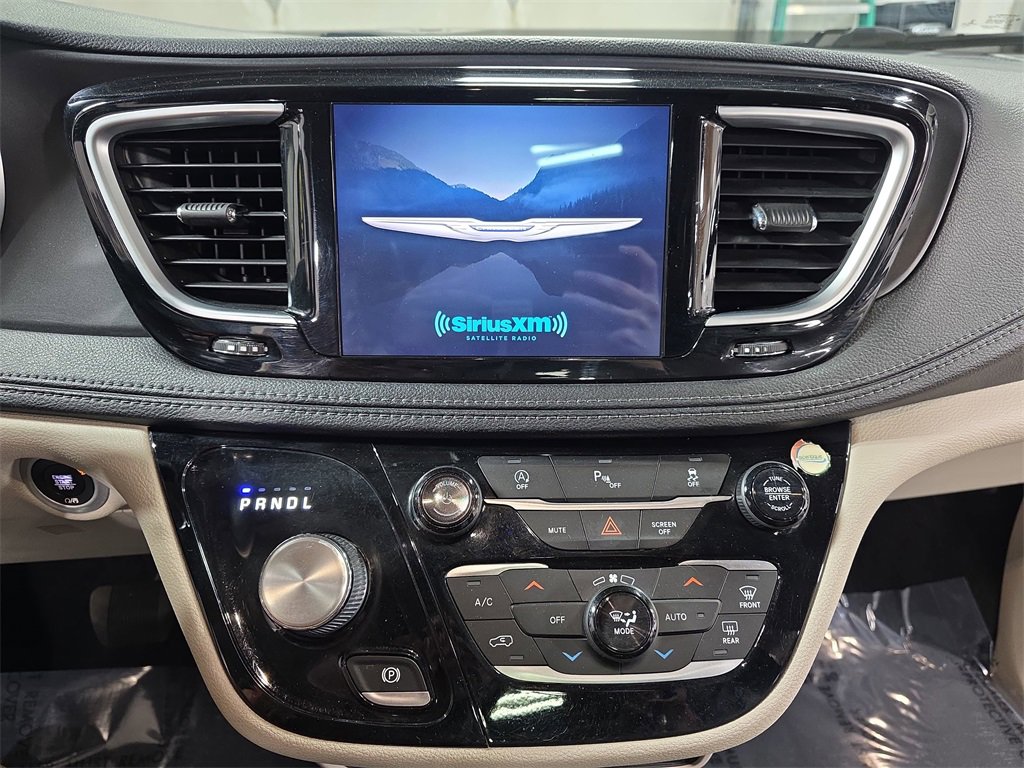 Used 2020 Chrysler Pacifica Limited image 19