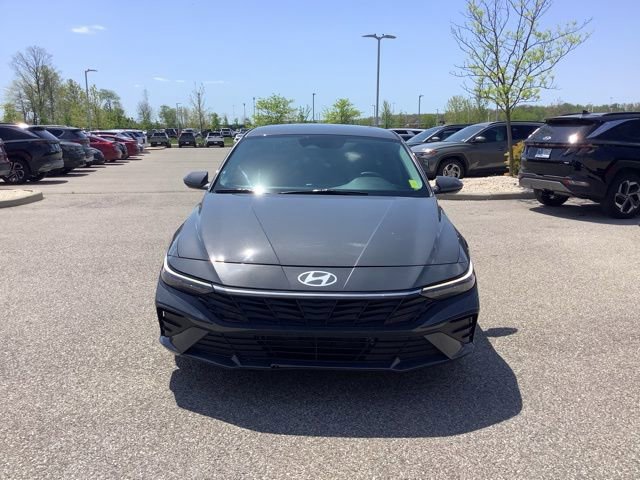 Used 2024 Hyundai Elantra Blue FWD image 2