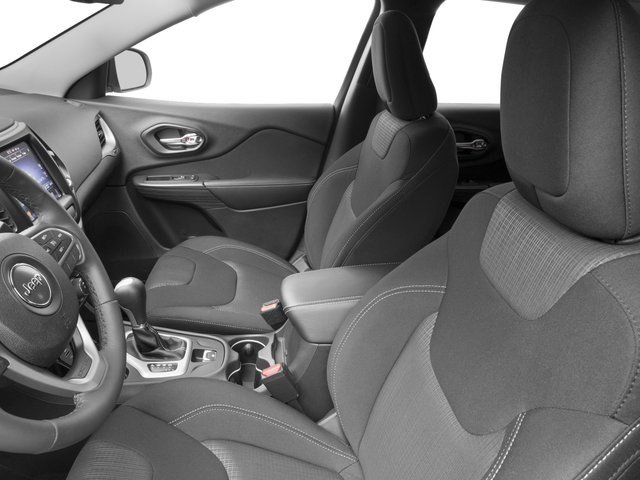 Used 2018 Jeep Cherokee Latitude w/ Altitude Package FWD image 13