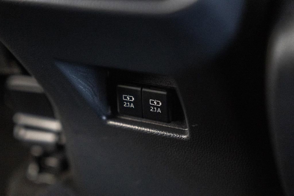 Used 2021 Toyota Venza XLE w/ Softex Package image 35