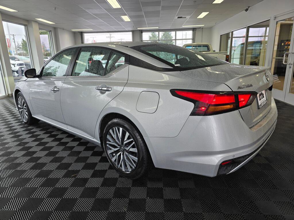 Used 2023 Nissan Altima 2.5 SV FWD image 5