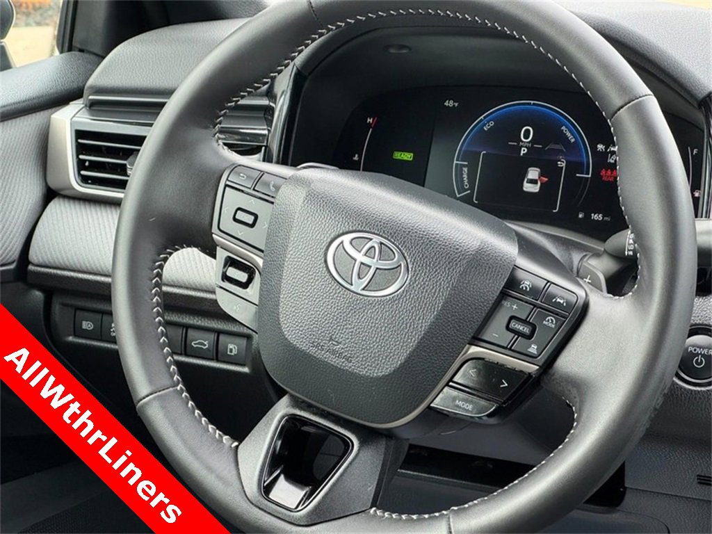 Used 2025 Toyota Camry SE image 12