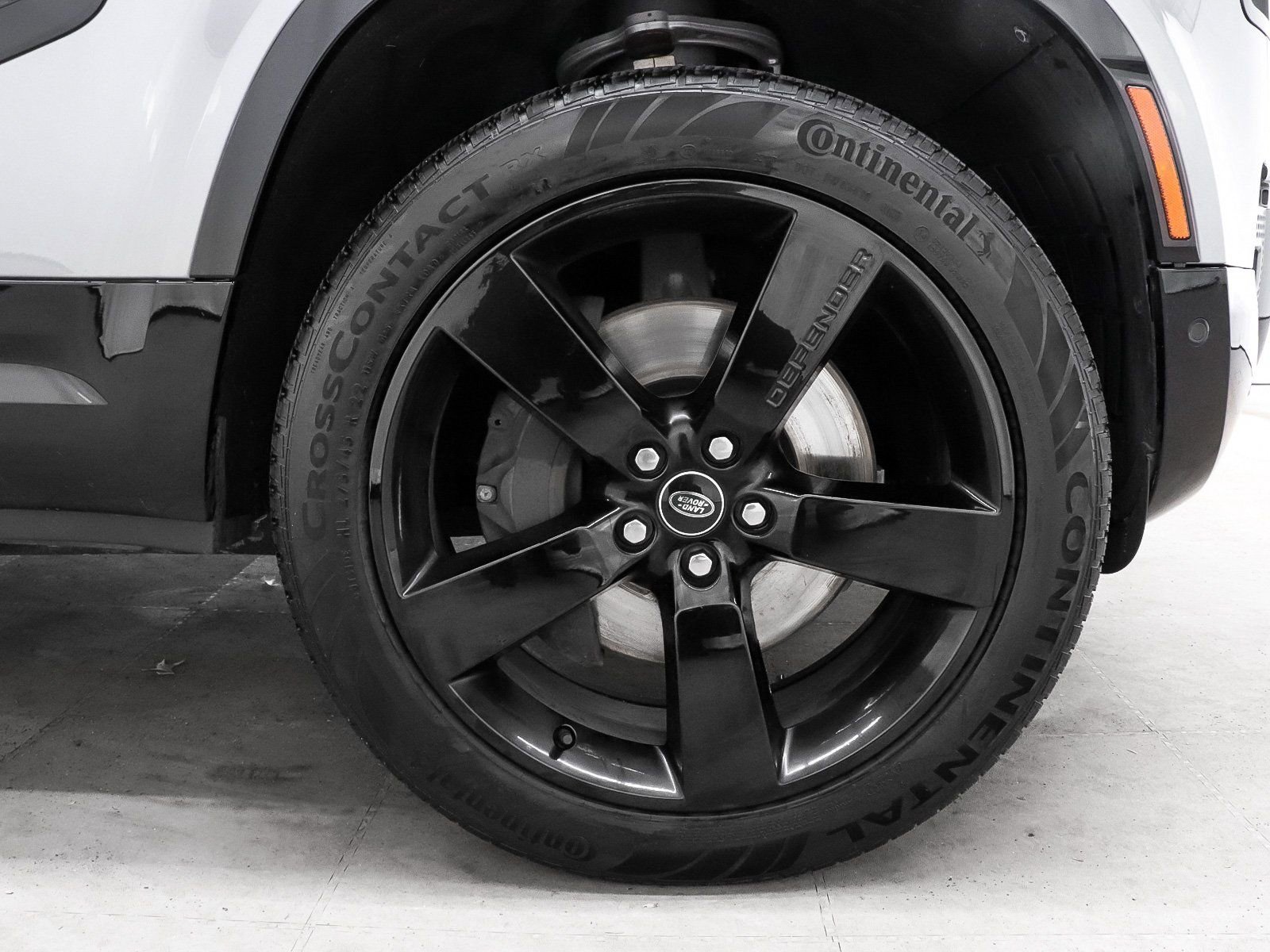 Used 2023 Land Rover Defender 130 X-Dynamic SE image 8