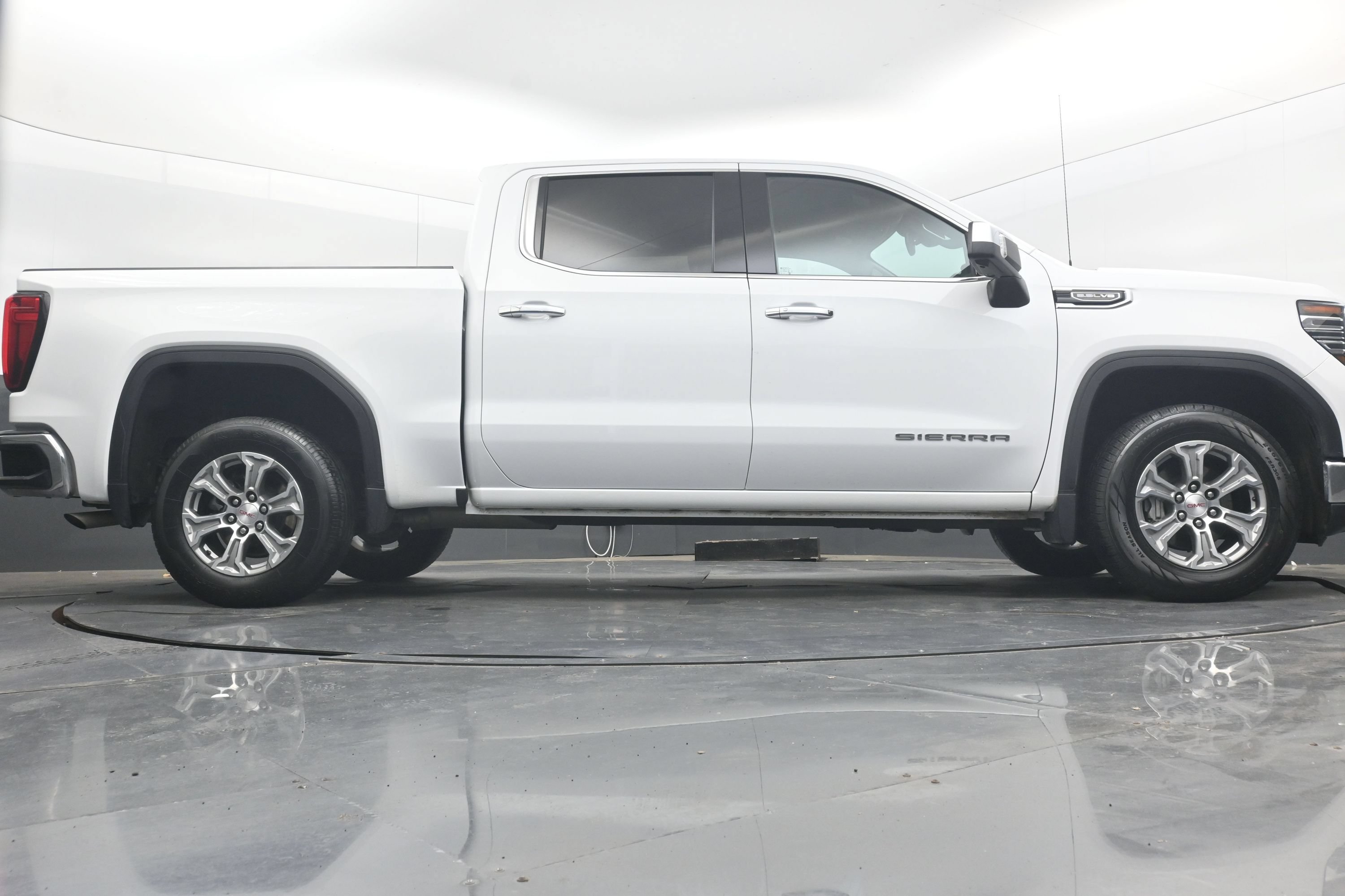 Used 2025 GMC Sierra 1500 SLT RWD image 29