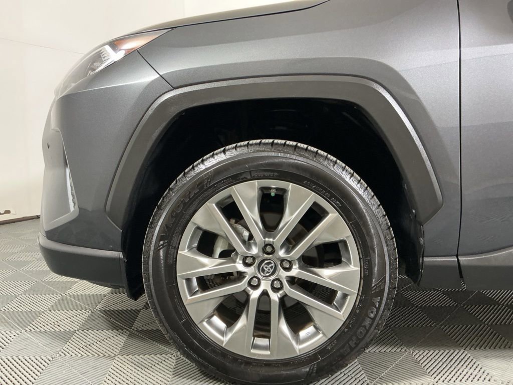 Used 2019 Toyota RAV4 Limited image 8