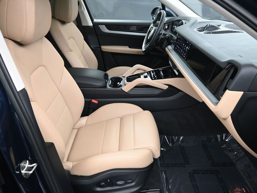 Used 2025 Porsche Cayenne image 28