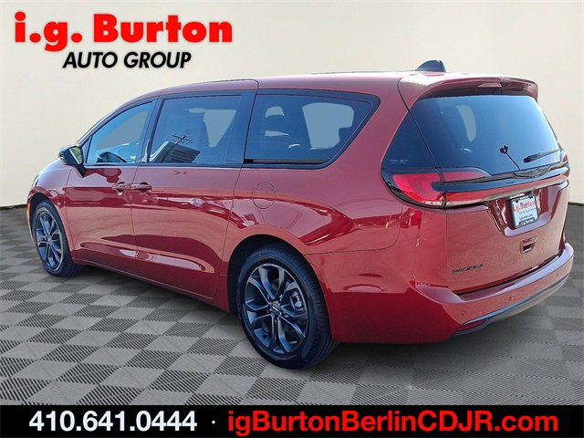 New 2026 Chrysler Pacifica Select image 3