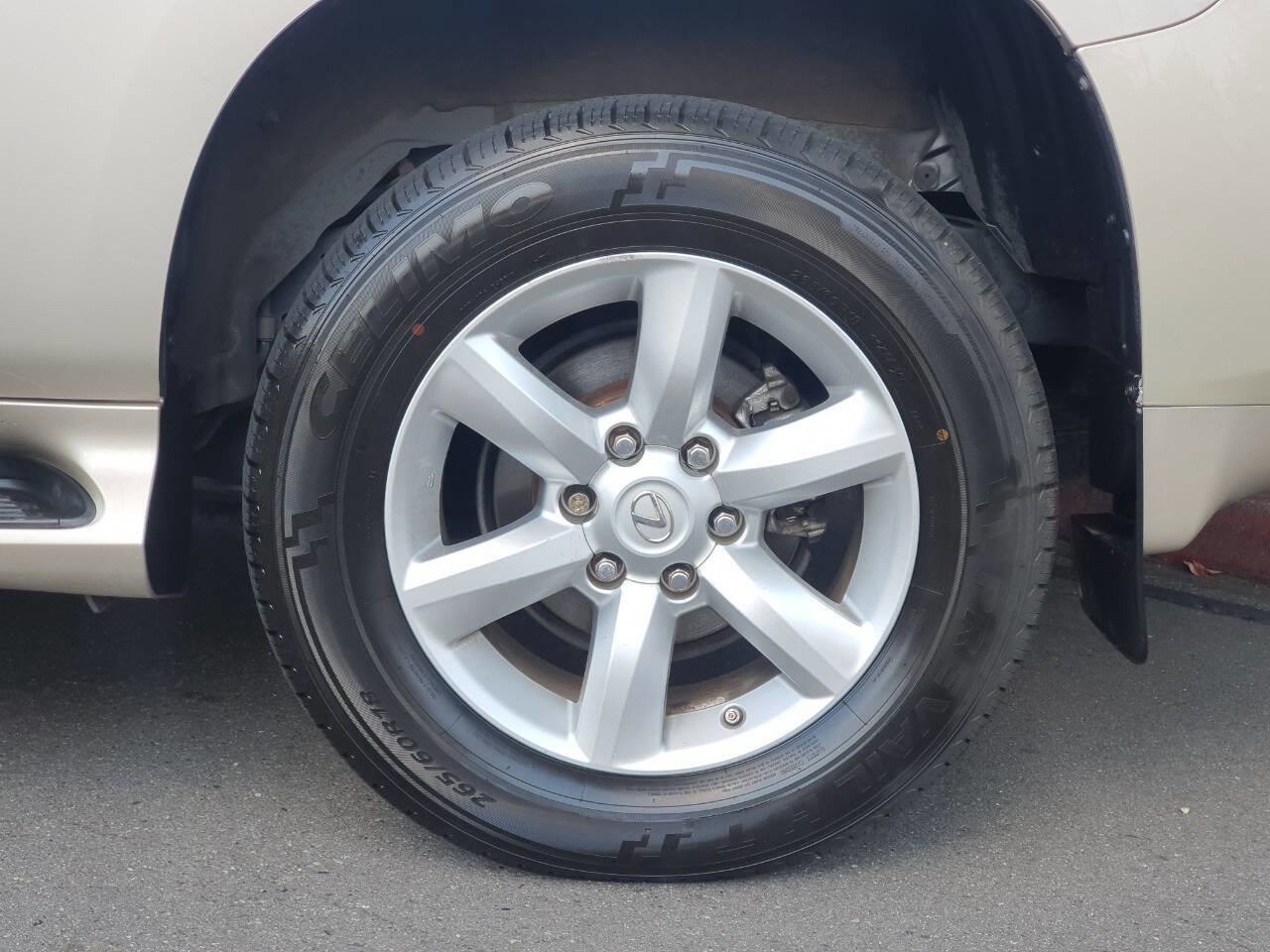 Used 2011 Lexus GX 460 image 16