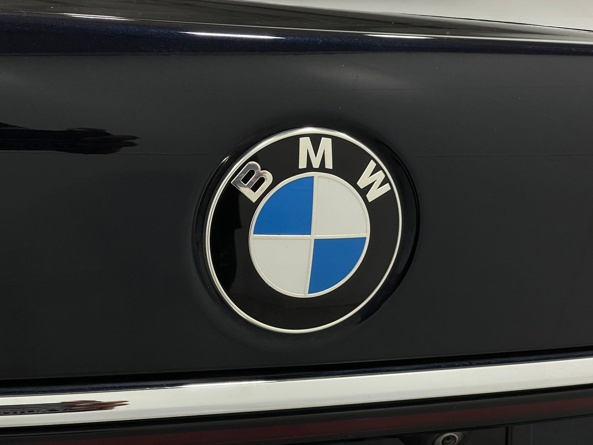 Used 2021 BMW 750i xDrive w/ Executive Package image 38