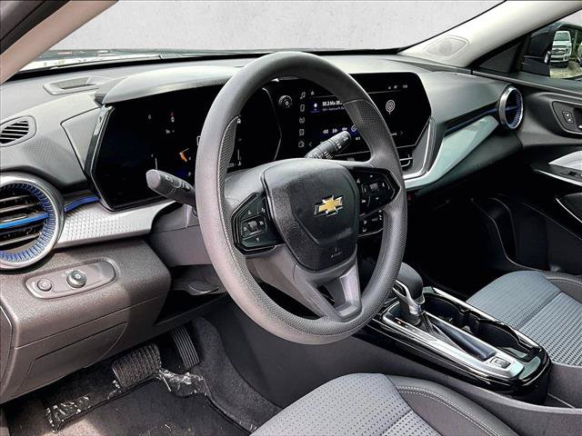 Used 2025 Chevrolet Trax LT FWD image 14