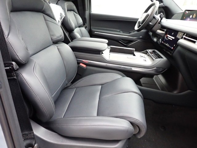 New 2025 Lincoln Navigator Reserve w/ Jet Appearance Package image 18