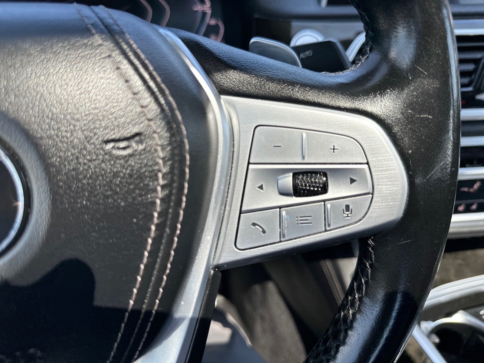 Used 2020 BMW 745e xDrive AWD/4WD image 36